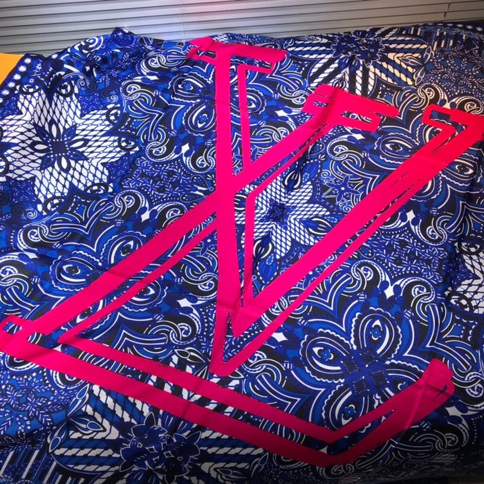 Louis Vuitton Scarf LVS00139